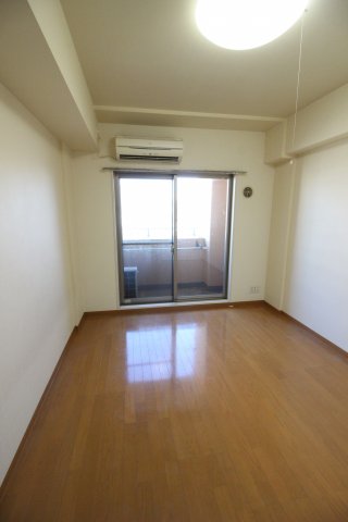 居室・リビング　（別タイプ参考写真）サンテミリオン白山　文京区白山2