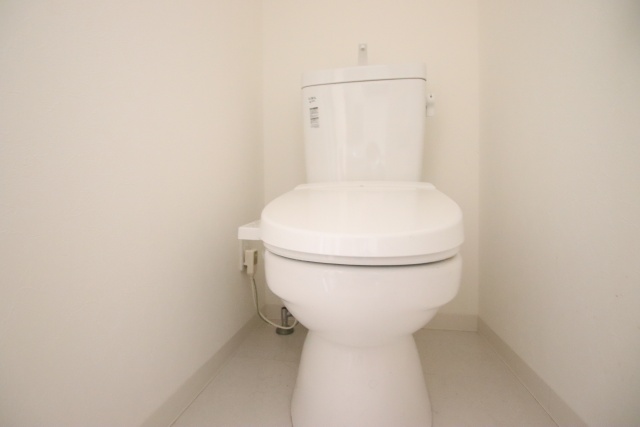 トイレ　※別室の参考写真の為、現況優先です。