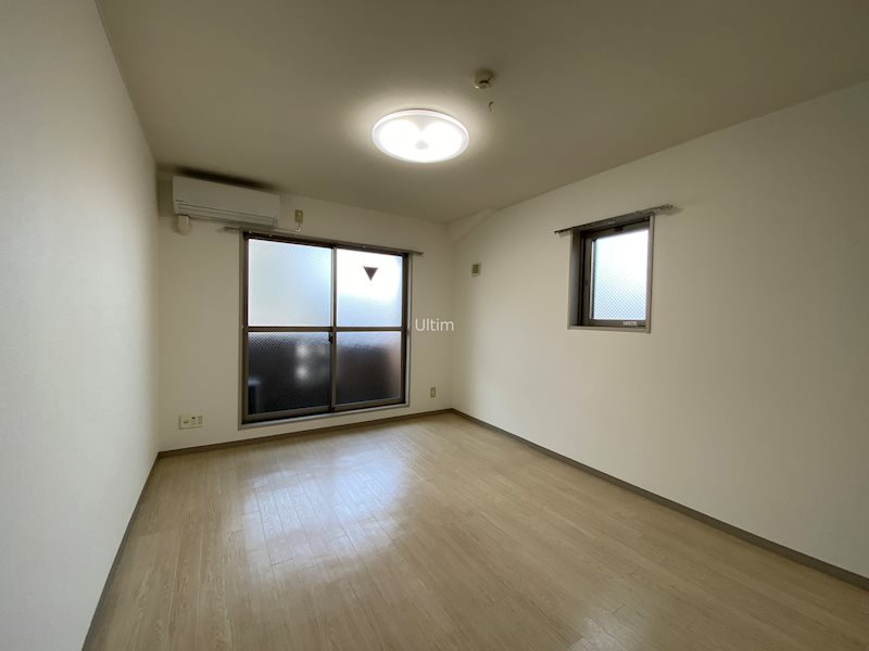 居室・リビング　※別の部屋の写真です。