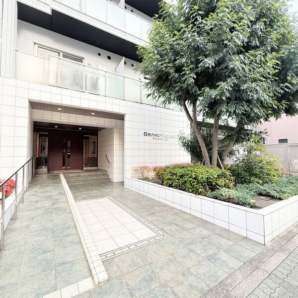 エントランス　名古屋で一番初期費用の安い賃貸専門の不動産会社です(^^)