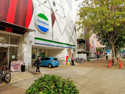 コンビニ　ファミリーマート キング観光若宮大通店（コンビニ）まで201m