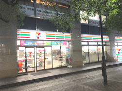 コンビニ　セブンイレブン 横浜仲町台駅前店（コンビニ）まで304m