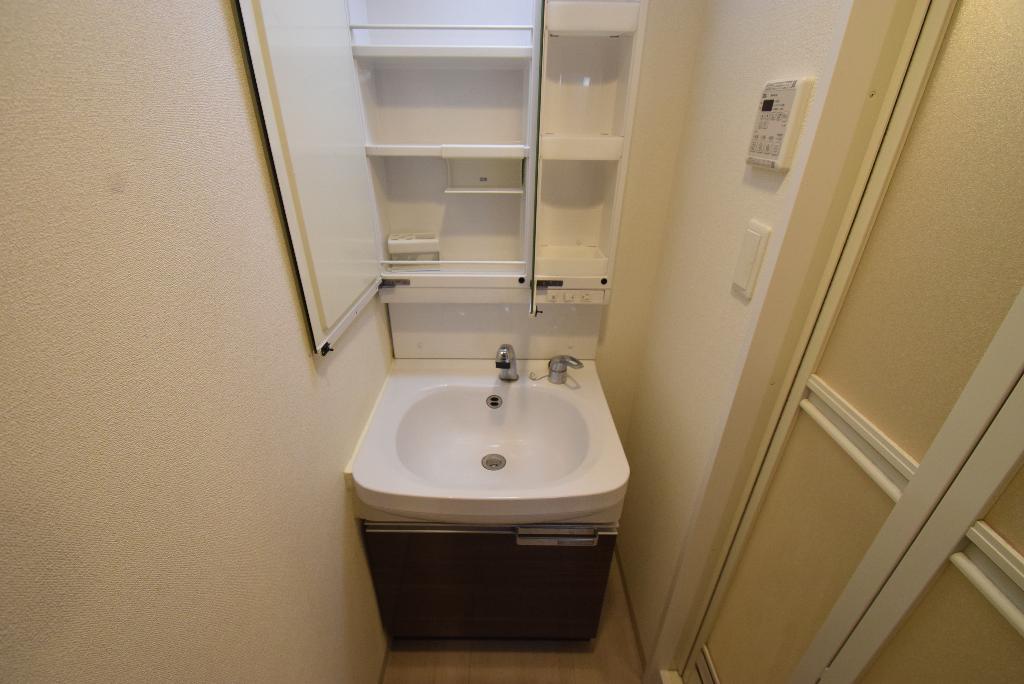 洗面設備　洗髪洗面化粧台