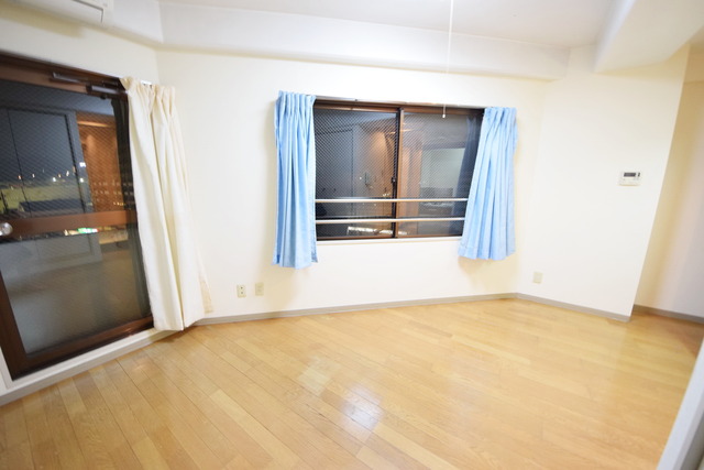 居室・リビング　☆２面採光です☆