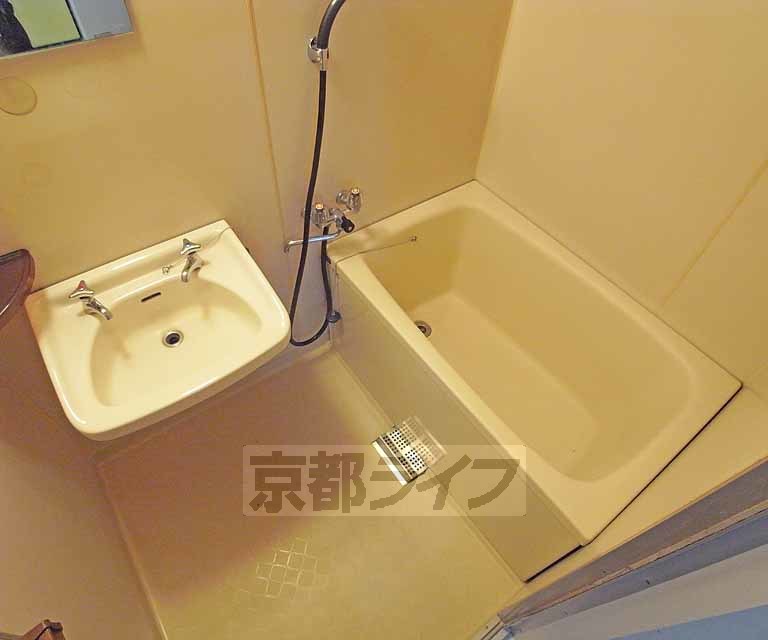 バス・シャワールーム　綺麗なお風呂です。