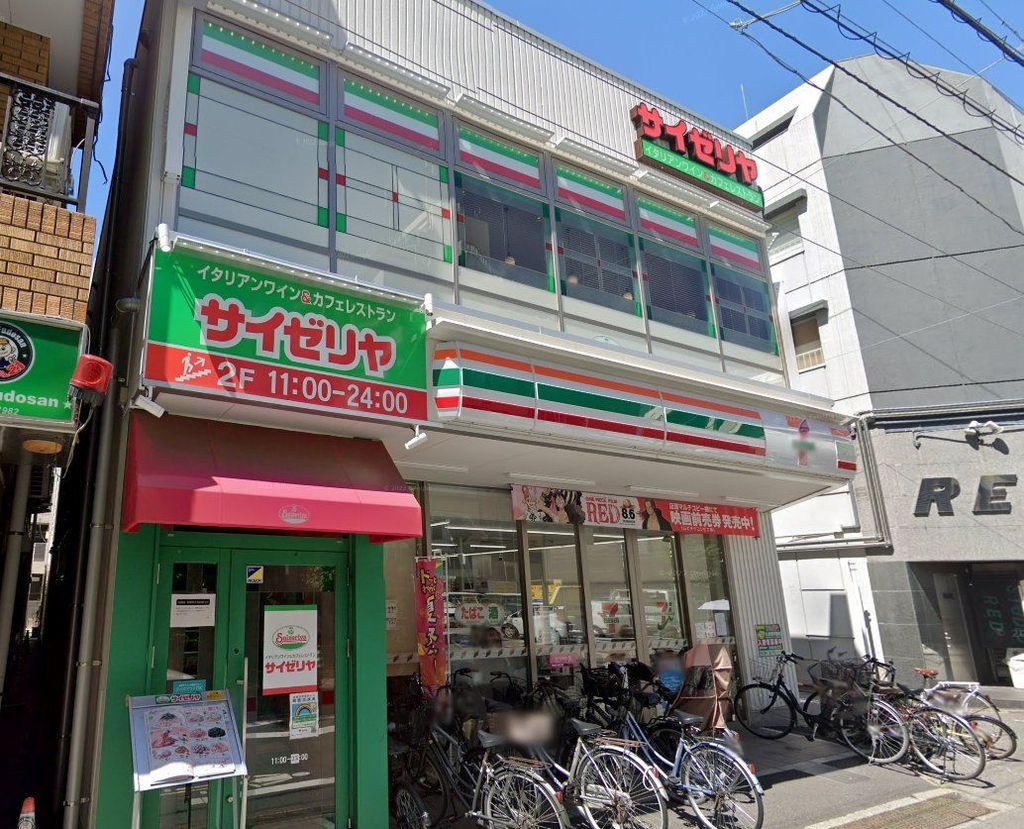 コンビニ　セブンイレブン足立綾瀬3丁目店（コンビニ）まで40m