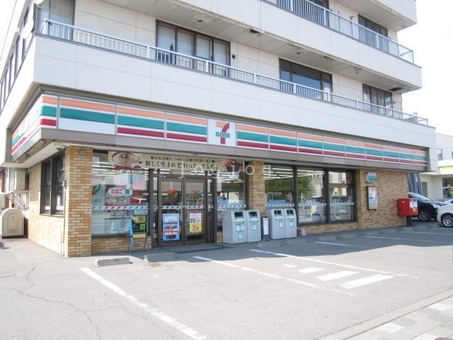 コンビニ　セブンイレブン旭川大町店（コンビニ）まで449m