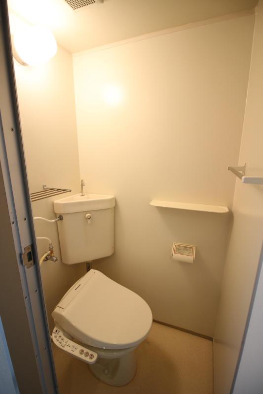 トイレ　温水洗浄便座付き！