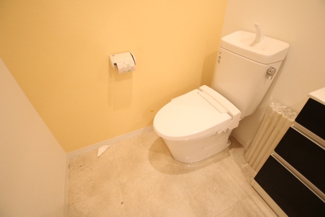 トイレ　※別室の参考写真の為、現況優先です。