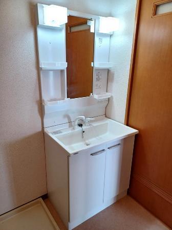 洗面設備　シャワー付きの洗面化粧台もありますよ◎
