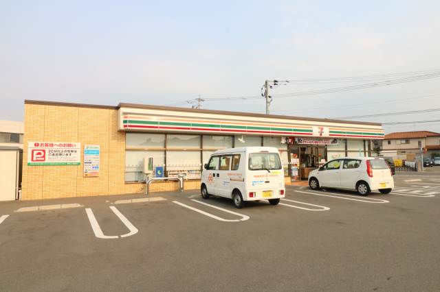 コンビニ　セブンイレブン福岡歯科大前店（コンビニ）まで595m