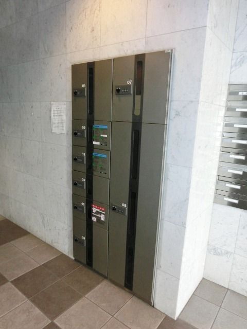 エントランス　宅配ＢＯＸ付で不在時でも安心です。