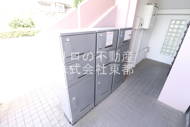 その他共有部分　外出時もお荷物のお受け取り可能な宅配ロッカー付です♪