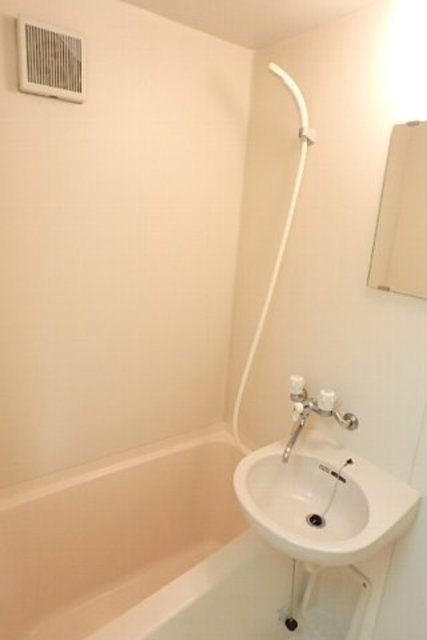 バス・シャワールーム　※別部屋参考写真