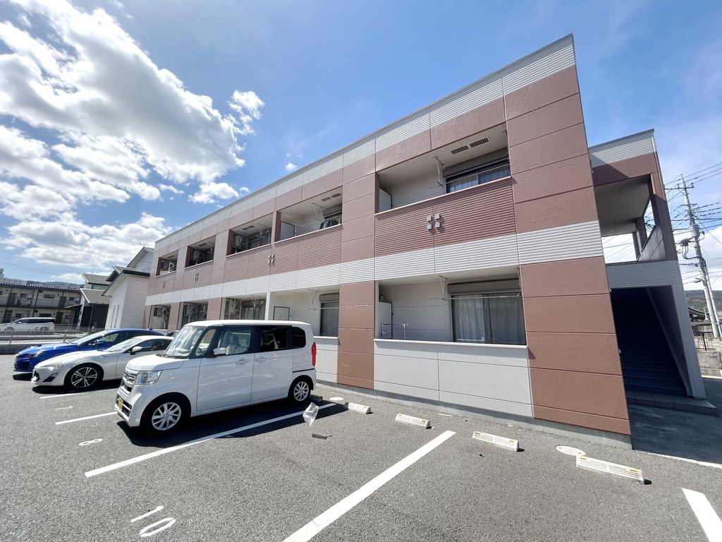 建物外観　駐車場