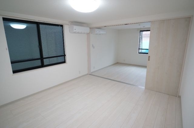 居室・リビング　☆明るい洋室☆