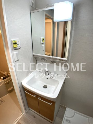 洗面設備　独立洗面台、朝の身支度には欠かせません