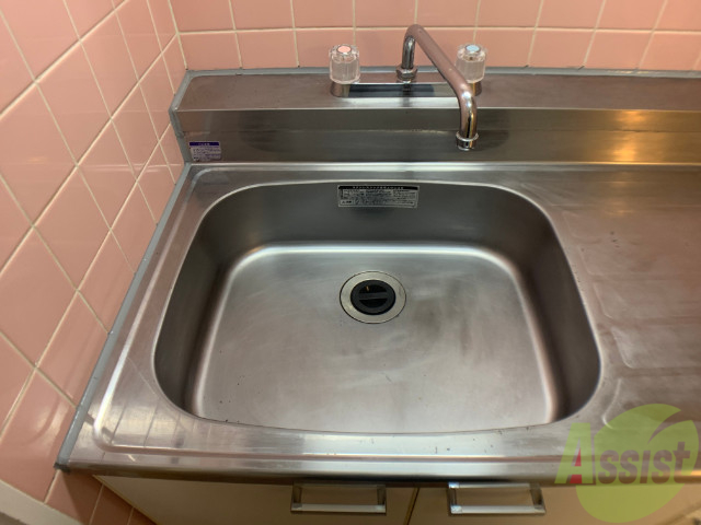 洗面設備　洗面台が無いので顔を洗ったりするのはここになりそうですね。