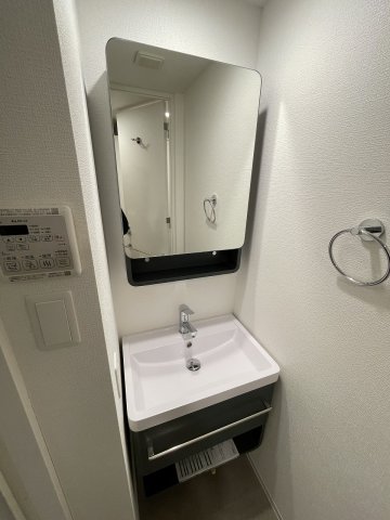 洗面設備　ゆったりとスペースのある洗面所