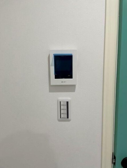 セキュリティ　モニター付きインターホン