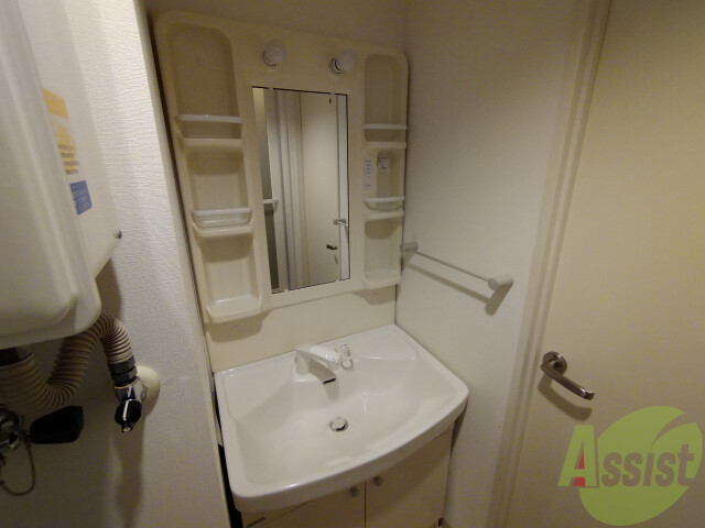 洗面設備　大きくて使いやすそうな独立洗面台になっています。