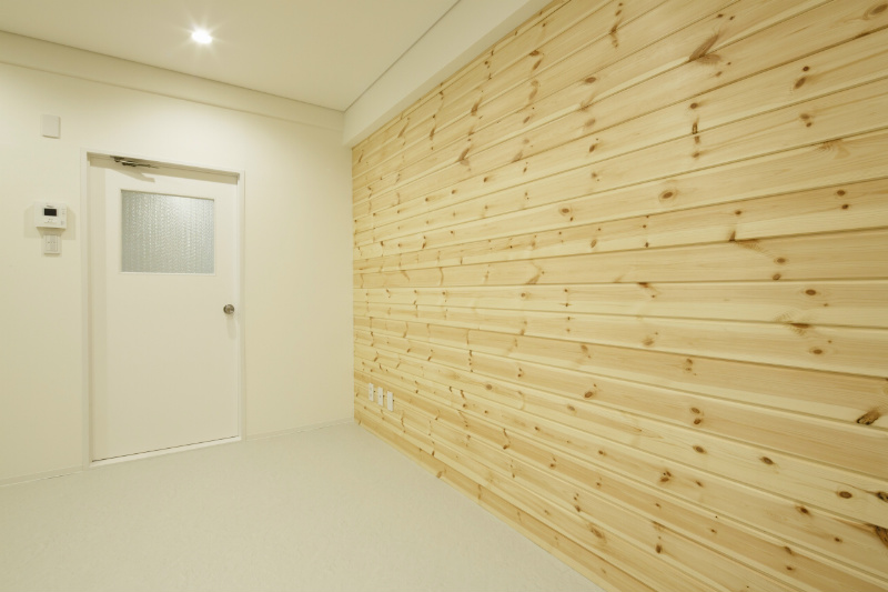 その他　無垢材を貼りました！