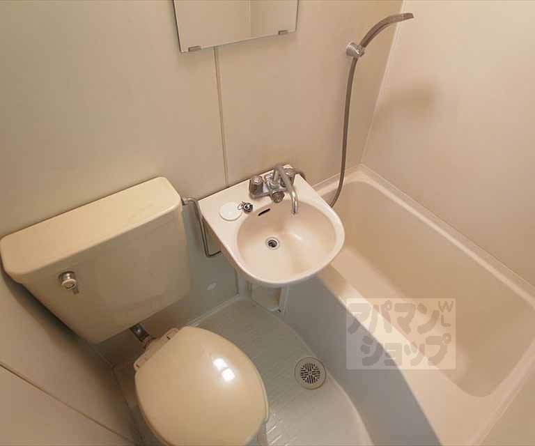 バス・シャワールーム　シャワー付きのユニットバスです