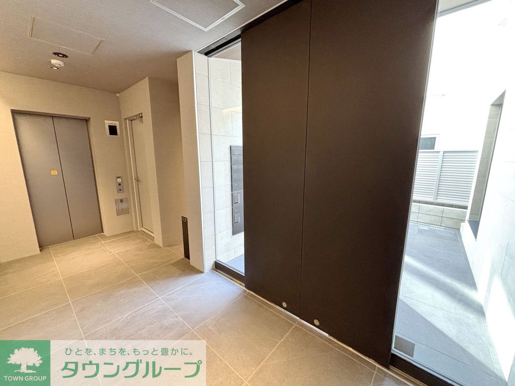 ロビー　玄関