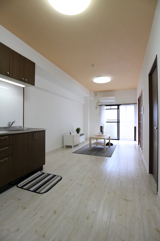 居室・リビング　※別号室の写真です。家具は付いていません。