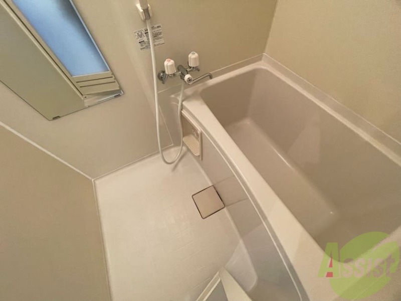 バス・シャワールーム　こちらはお風呂。一日の疲れをここで癒してください。