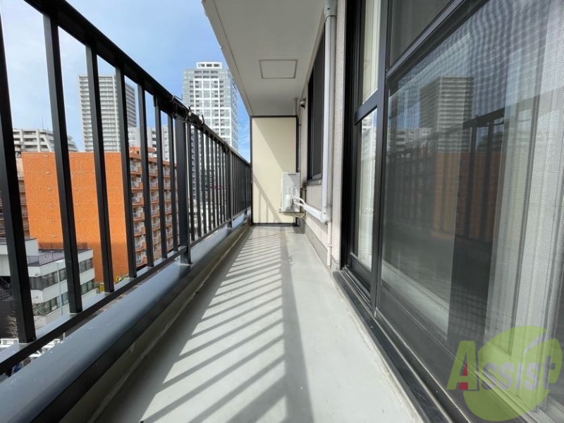 バルコニー　こちらはバルコニー。洗濯物が干せるようになっています。