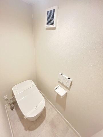 トイレ　別号室の写真です