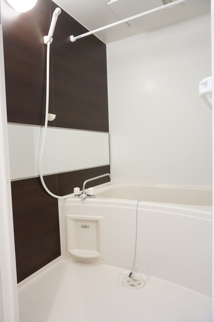 バス・シャワールーム　雨の日のお洗濯だけでなく、カビ予防にも大活躍の浴室乾燥機付♪