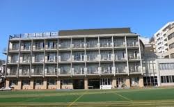 小学校　新宿区立四谷小学校（小学校）まで620m