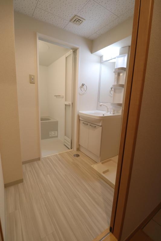 洗面設備　シャワー付き洗面台