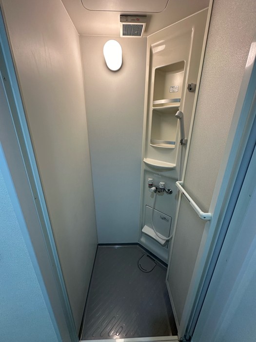 バス・シャワールーム　清潔感のあるシャワールームです！一日の疲れもすっきりリフレッ