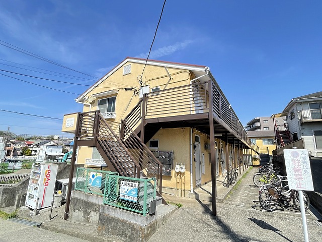 建物外観　東急こどもの国線「恩田」駅まで徒歩7分！便利な立地の2階建て