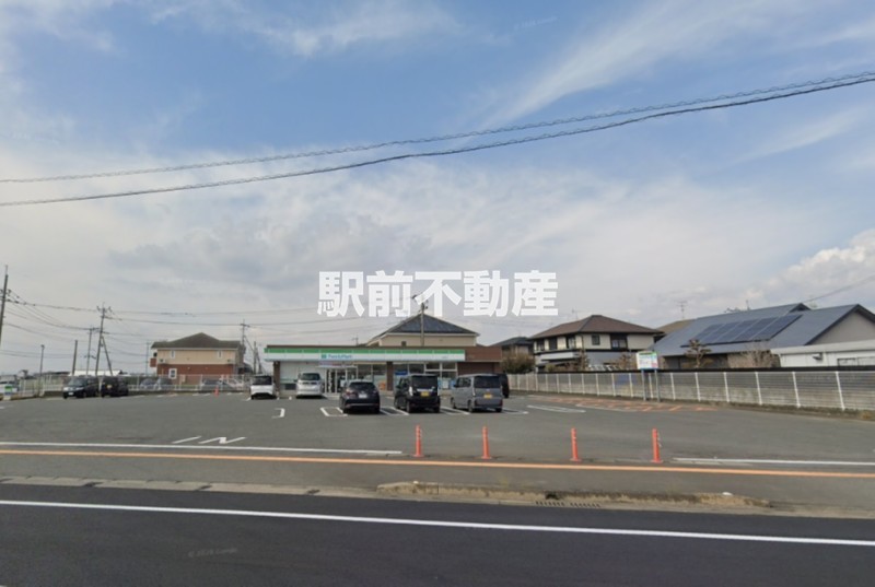 コンビニ　ファミリーマート上峰加茂店（コンビニ）まで300m