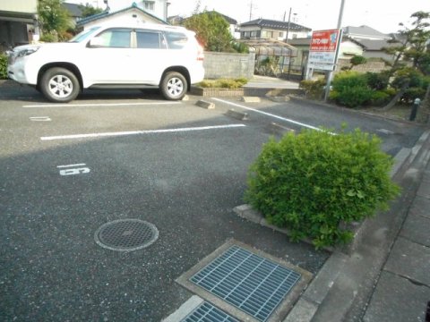 駐車場　駐車場に車を止められます