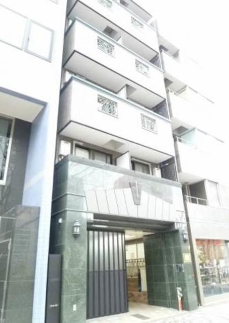 建物外観　８階建ての賃貸マンション