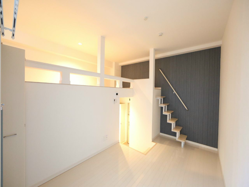 居室・リビング　洋室6.2帖　上階ロフト6帖（収納でもお部屋でも使えます）