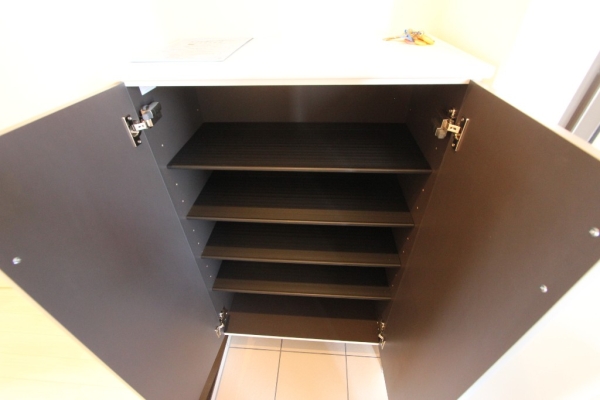 その他　玄関にはシューズボックス付き