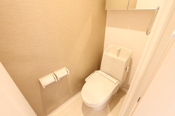 トイレ　温水シャワー付きトイレです