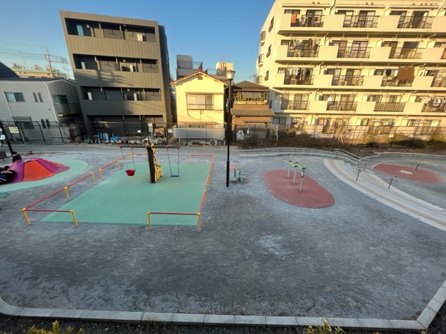 眺望　隣に公園があります。