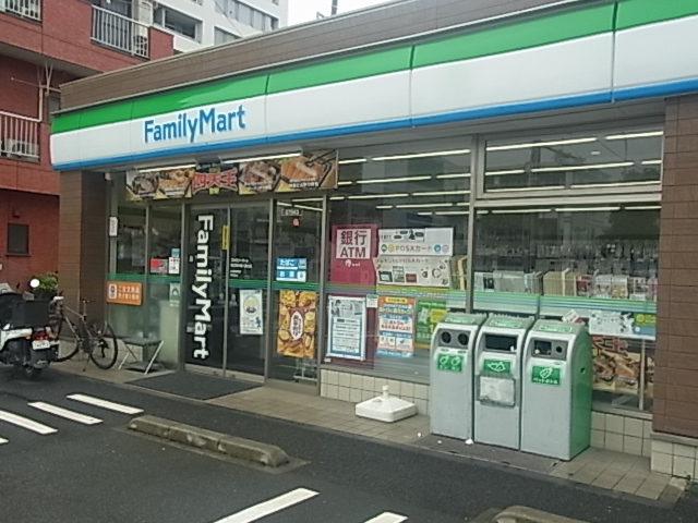 コンビニ　ファミリーマート（コンビニ）まで295m