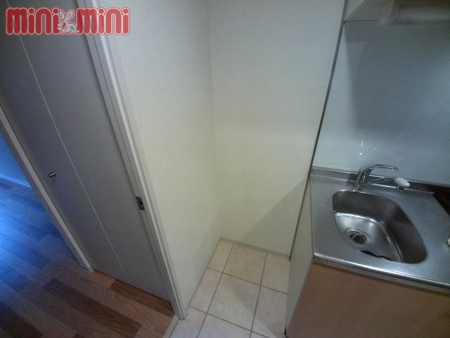 その他　キッチン横の冷蔵庫置場