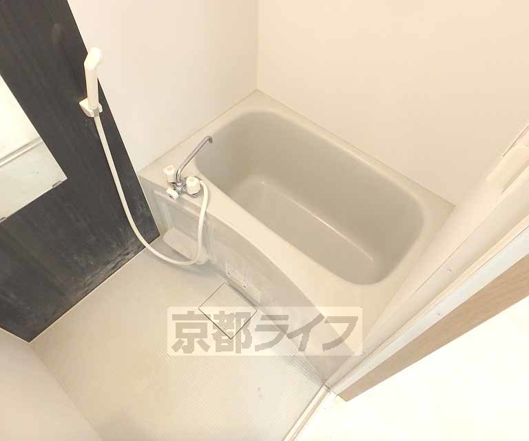 バス・シャワールーム　バスルームです。