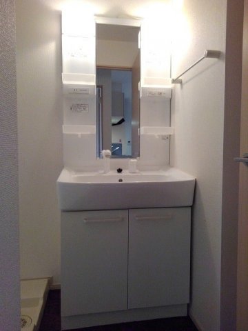 洗面設備　コンパクトで使いやすい洗面所