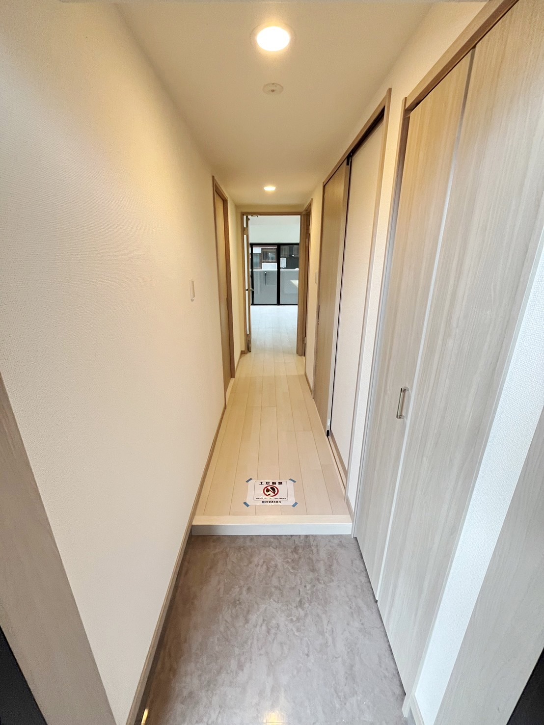 玄関　※1階モデルルーム写真