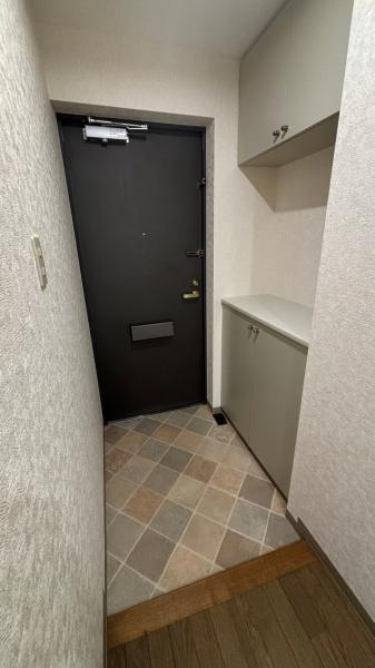 玄関　写真は同タイプの別のお部屋のものです。